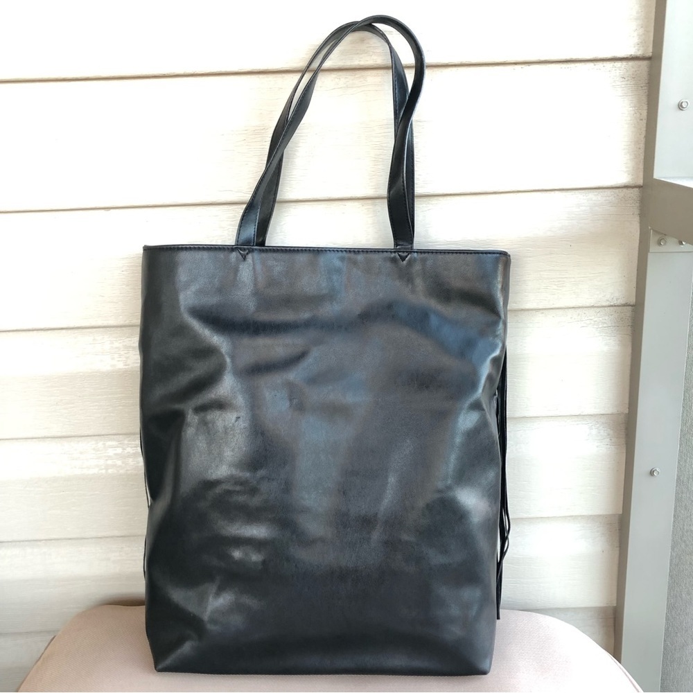 Victoria’s Secret Limited Edition 2018 Faux Leather Black Fringe Tote Bag - Picture 3 of 13
